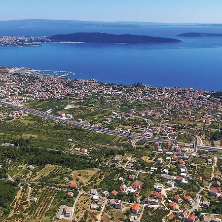 2 Bedroom Cozy In Kastel Kambelovac *