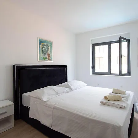 Apartment 2 Bedroom Cozy In Kastel Kambelovac *