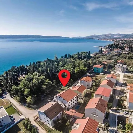 2 Bedroom Cozy In Kastel Kambelovac Apartment Kastela