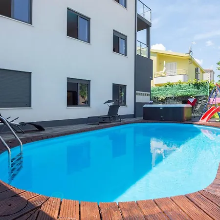 Appartement 2 Bedroom Cozy In Kastel Kambelovac *